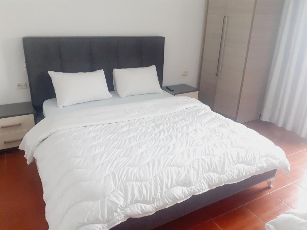 Anxhelos Hotel Himare Esterno foto