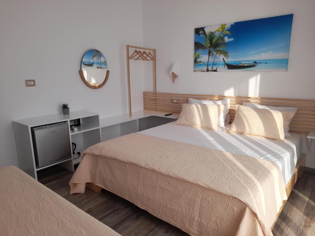 Anxhelos Hotel Himare Esterno foto