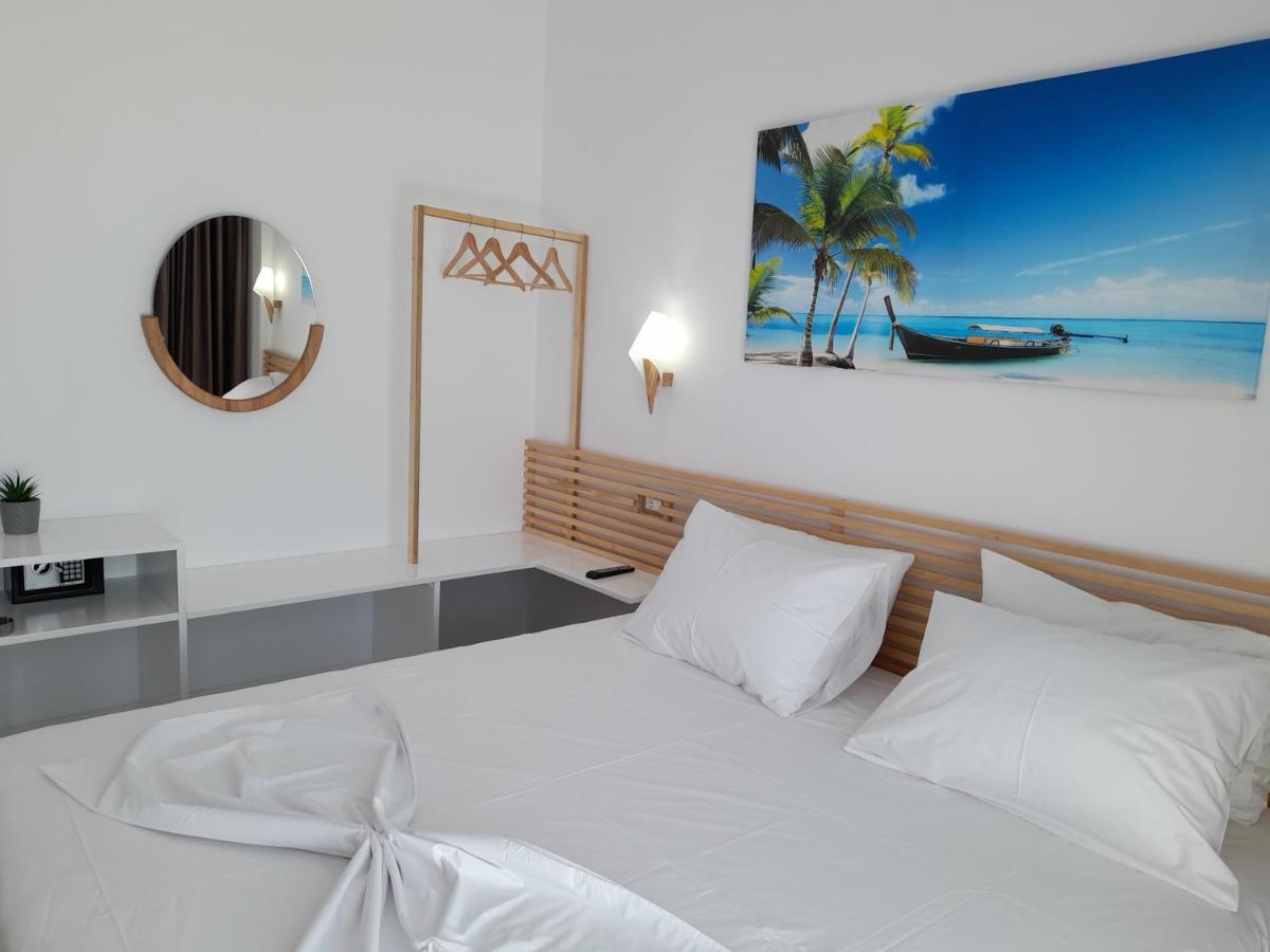 Anxhelos Hotel Himare Esterno foto