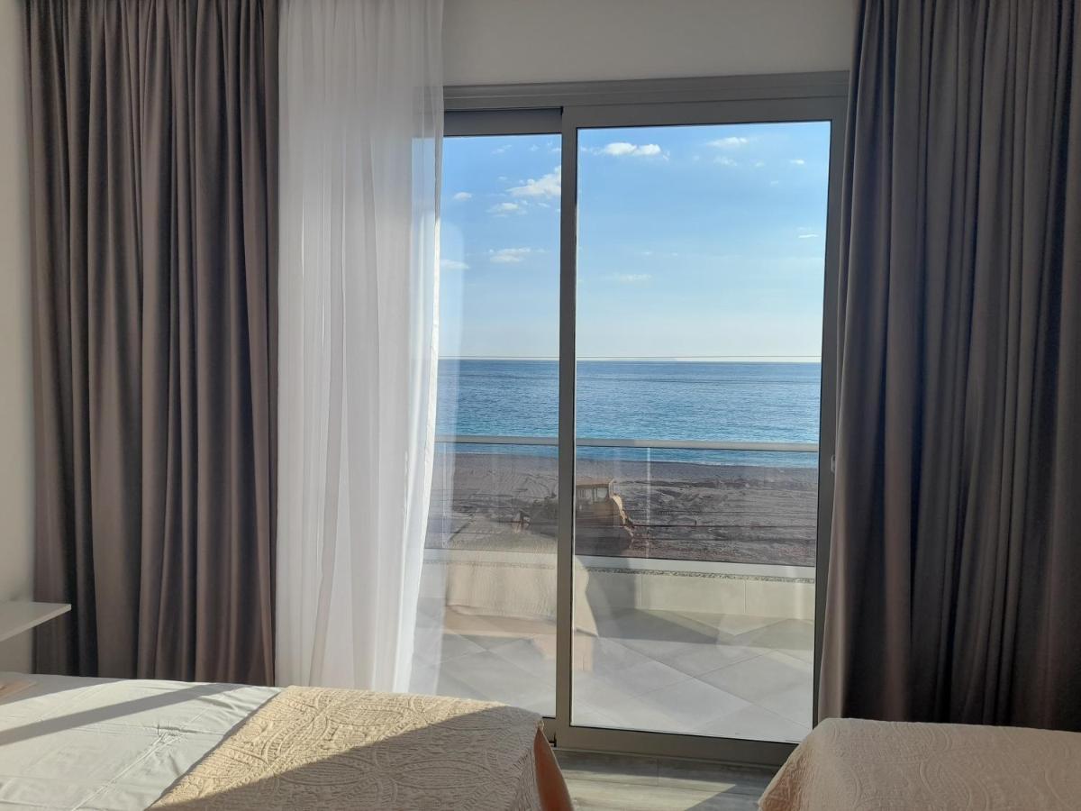 Anxhelos Hotel Himare Esterno foto