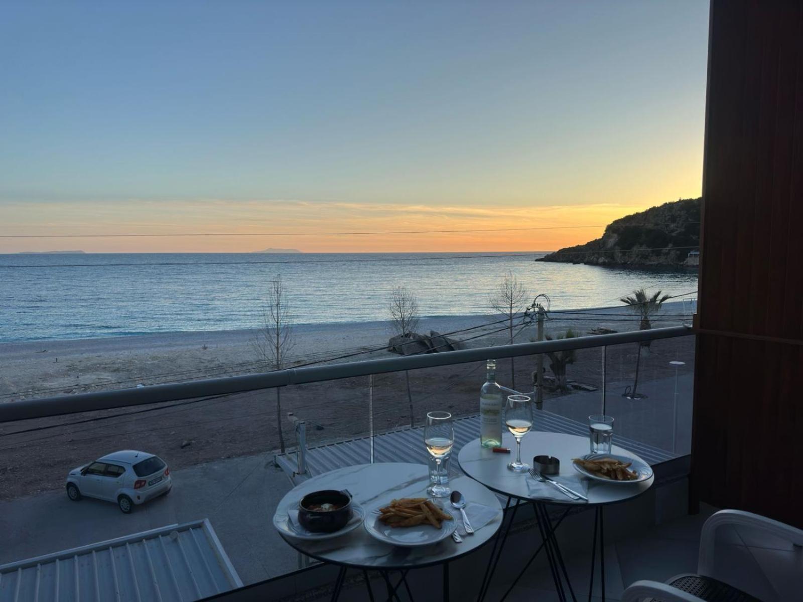 Anxhelos Hotel Himare Esterno foto